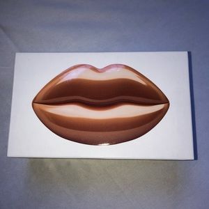 KYLIE JENNER X KKW FRAGRANCE NUDE LIPS